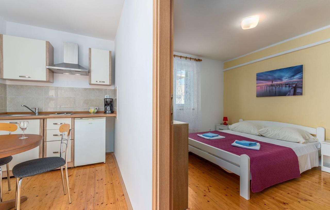 Apartments Stanko Fažana エクステリア 写真
