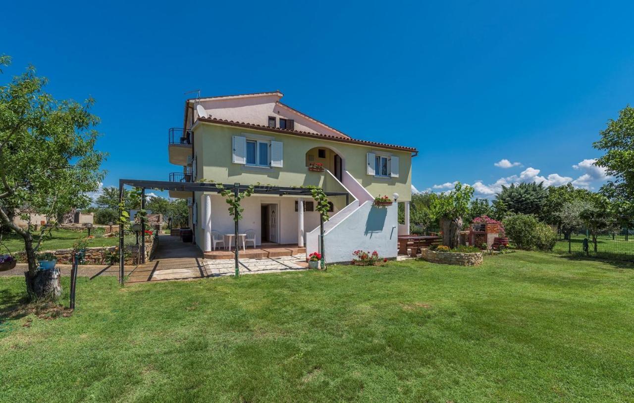 Apartments Stanko Fažana エクステリア 写真